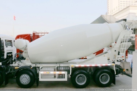 HOWO T5G 340HP 8X4 Square Concrete Mixer Truck with Euro 2/3/4/5 Emission Standard