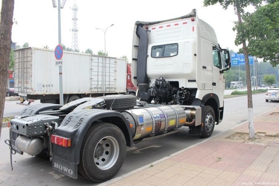 4X2 Left Hand Driving Sinotruk HOWO T7H 440HP LNG Tractor Truck with 16 Forward Shift