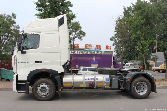 4X2 Left Hand Driving Sinotruk HOWO T7H 440HP LNG Tractor Truck with 16 Forward Shift