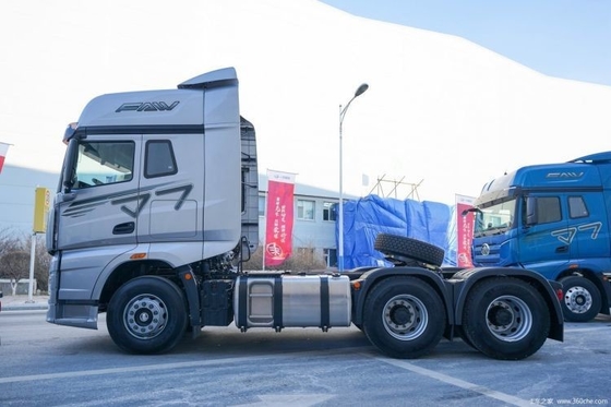 FAW Jiefang J7 Heavy Truck 560HP 6X4 Large Traction Truck Head with Multimedia System