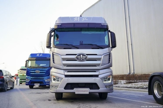 FAW Jiefang J7 Heavy Truck 560HP 6X4 Large Traction Truck Head with Multimedia System
