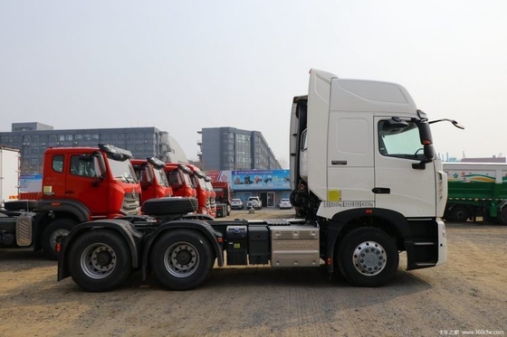 12 Forward Shift HOWO T7H 440 HP 6X4 Tractor Trucks with Forward Thinking Design