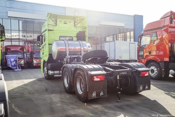 FAW Jiefang J7 Heavy Truck 6X4 LNG Traction Truck 530hp Engine and Cruise Control ACC