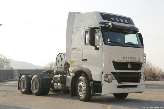 Drive Wheel 6X4 SinoTRUK HOWO T7H LNG Tractor Truck 440HP for Logistics Transportation