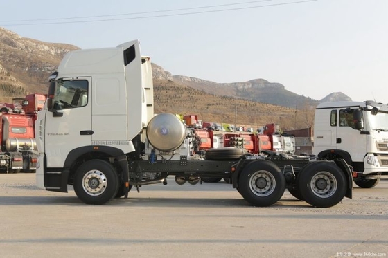 Drive Wheel 6X4 SinoTRUK HOWO T7H LNG Tractor Truck 440HP for Logistics Transportation