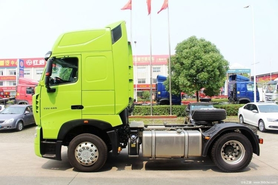 440 Horsepower 4X2 Sinotruk HOWO T7H Tractor with 2 Passengers and 8L Engine Capacity